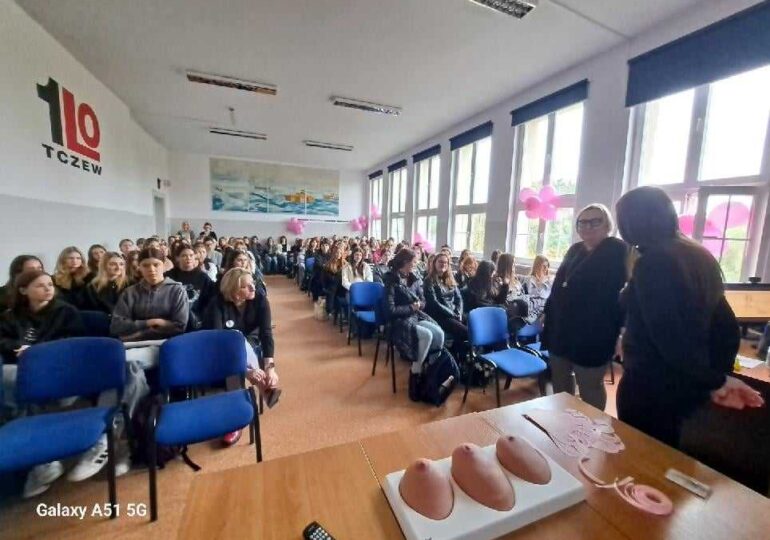 Październik miesiącem walki z rakiem piersi